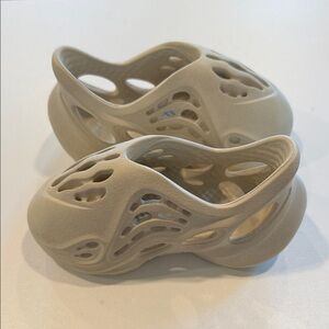 Yeezy Foamrunner